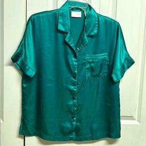 Cabernet Shiny Classic Green Satin Short Sleeve Pocket Pajama Top Size PS